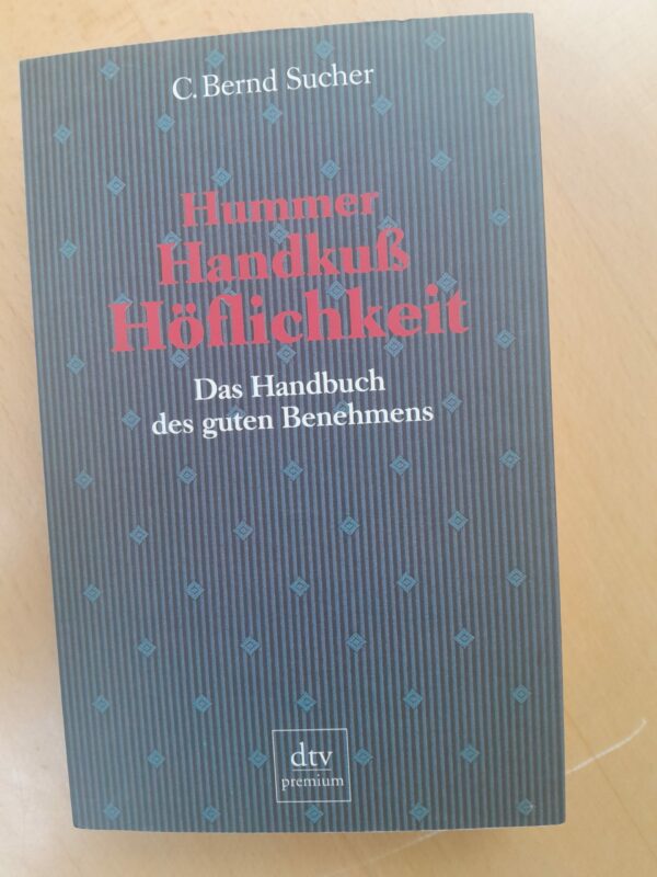 C. Bernd Sucher: Hummer, Handkuss, Höflichkeit. Das Handbuch des guten Benehmens